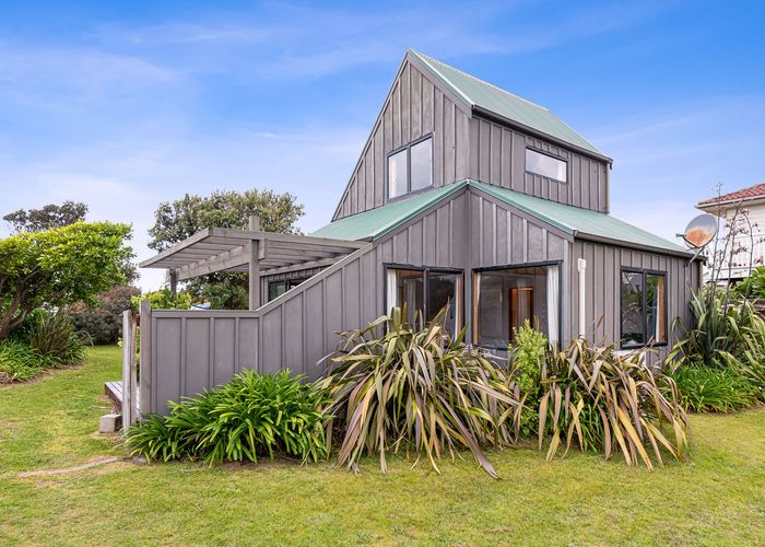  at 9 Eruini Street, Waikanae Beach, Waikanae