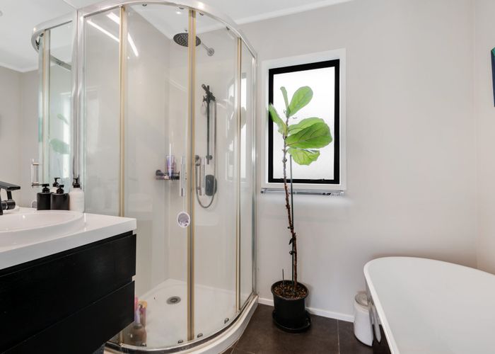  at 5 Sevilla Place, Unsworth Heights, Auckland