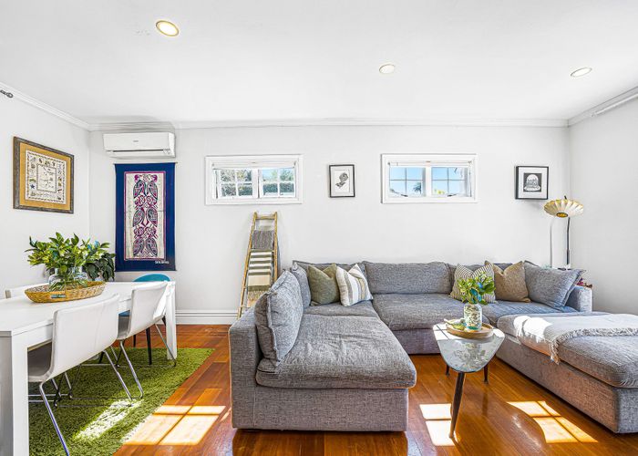  at 22 Beach Road, Northcote Point, North Shore City, Auckland