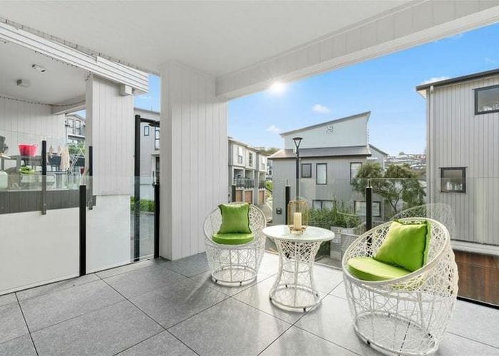  at 9/10 Silver Moon Road, Albany, North Shore City, Auckland
