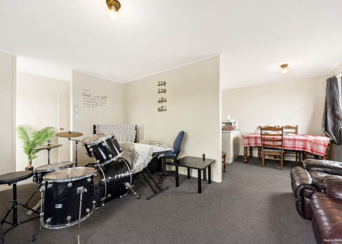  at 2/22 Trimdon Street, Randwick Park, Manukau City, Auckland
