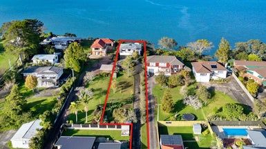  at 28 Cliff View Drive, Green Bay, Auckland