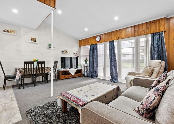  at 2/67 Park Avenue, Papatoetoe, Auckland