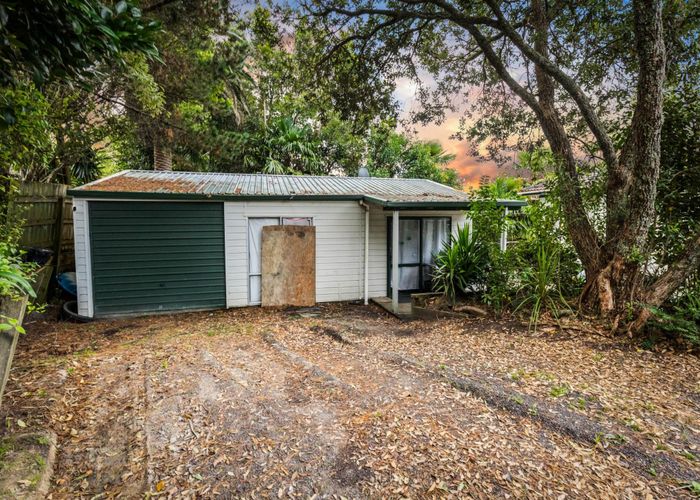  at 11 Kilcar Place, Massey, Waitakere City, Auckland