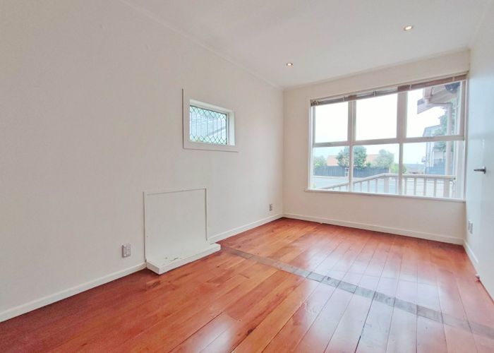  at 352 Lake Road, Takapuna, North Shore City, Auckland