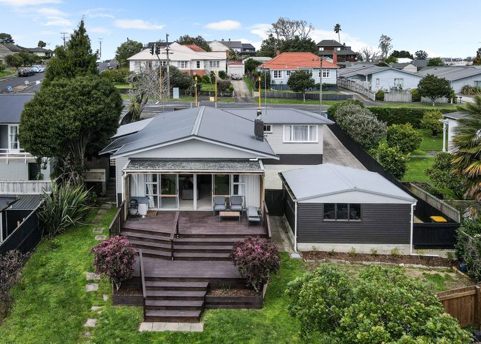  at 100 Forest Lake Road, Forest Lake, Hamilton, Waikato