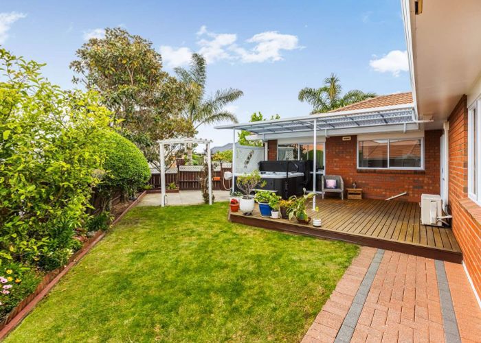  at 15 Newinn Crescent, East Tamaki Heights, Auckland