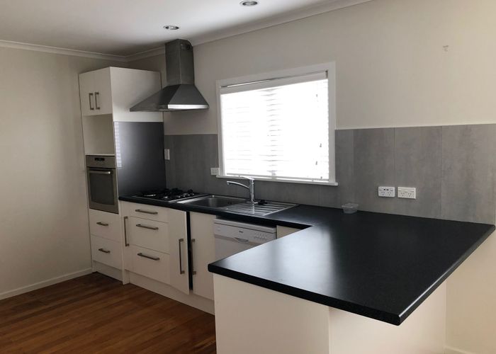  at 12 Albert Road, Kelston, Waitakere City, Auckland