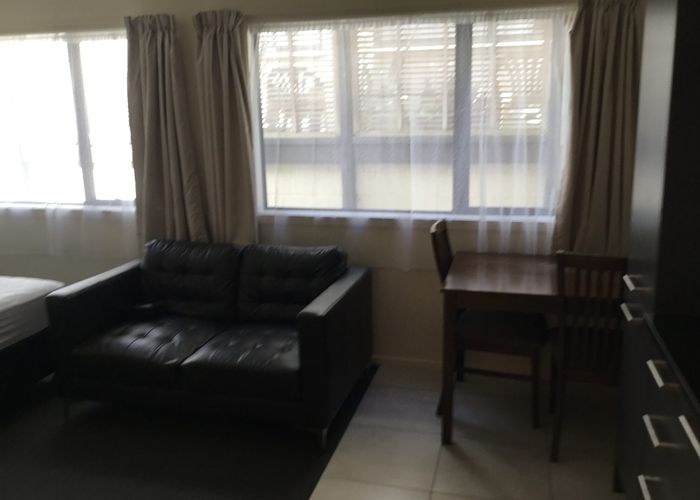  at 5/8C Schnapper Rock Road, Albany, North Shore City, Auckland