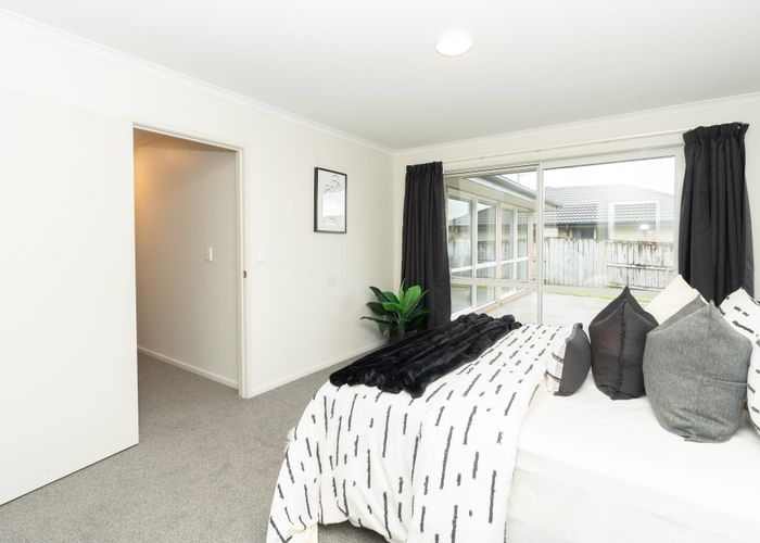  at 5 Millie Place, Huntington, Hamilton