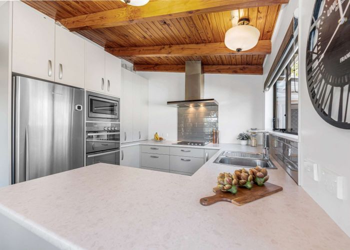  at 92 Hutchinsons Road, Bucklands Beach, Manukau City, Auckland