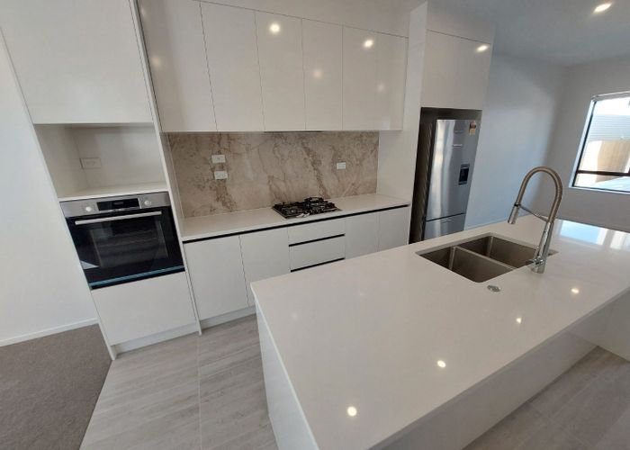  at 16/116 Colwill Road, Massey, Waitakere City, Auckland