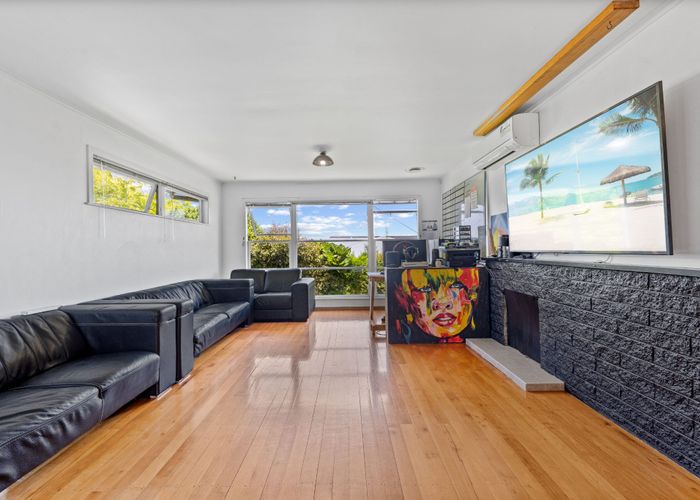  at 8 Pikitea Road, Mangere Bridge, Auckland