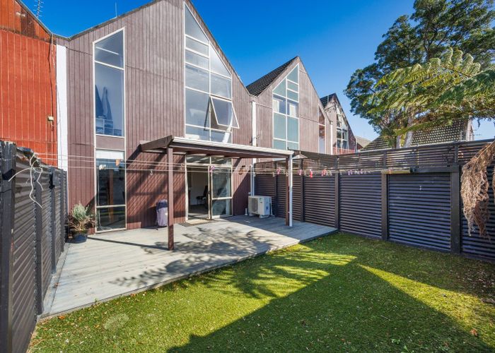  at 2/341 College Street, West End, Palmerston North, Manawatu / Whanganui