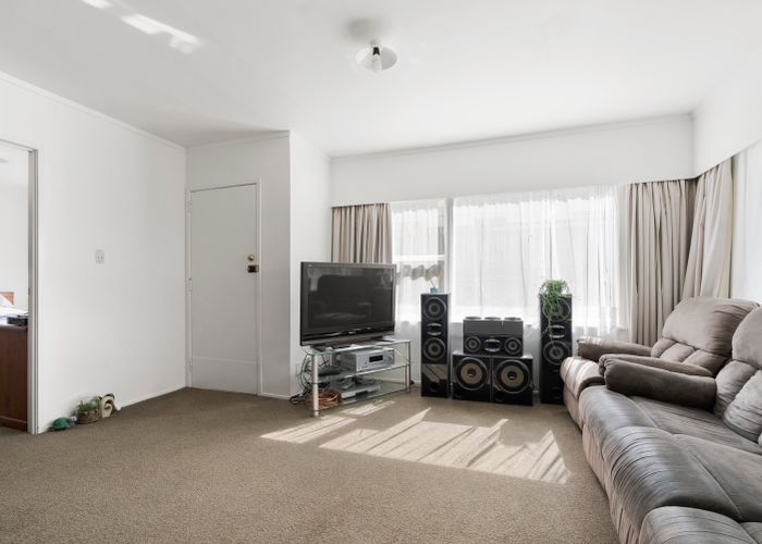  at 2/106 Barrack Road, Mount Wellington, Auckland