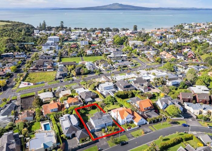  at 12 Codrington Crescent, Mission Bay, Auckland