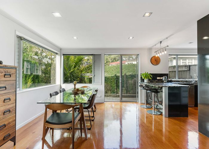  at 2 Exmouth Road, Northcote, Auckland