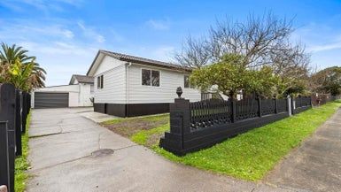  at 31 Etherton Drive, Weymouth, Auckland