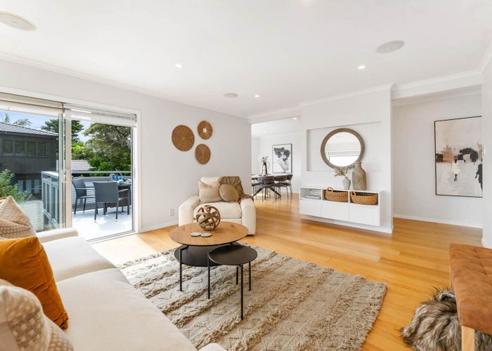  at 2/598 Beach Road, Rothesay Bay, North Shore City, Auckland