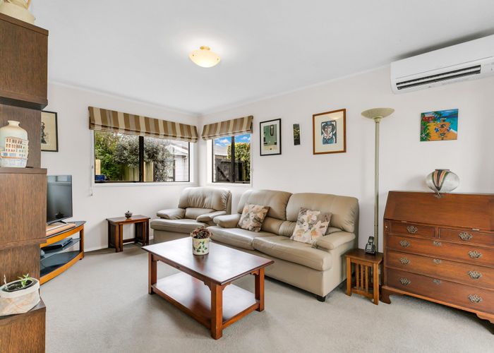  at 2/255 Meola Road, Point Chevalier, Auckland