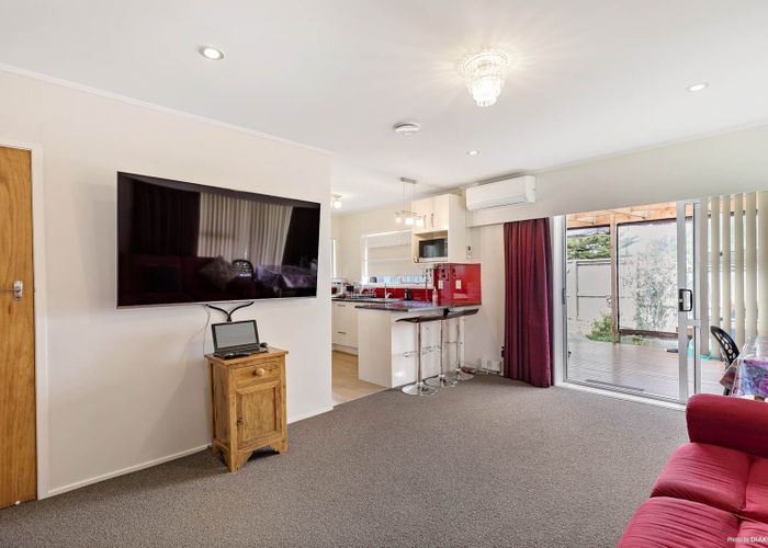  at 1/65 High Road, Glenfield, Auckland