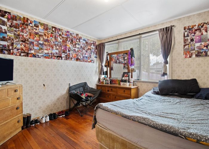  at 16 Hockin Place, Fairfield, Hamilton