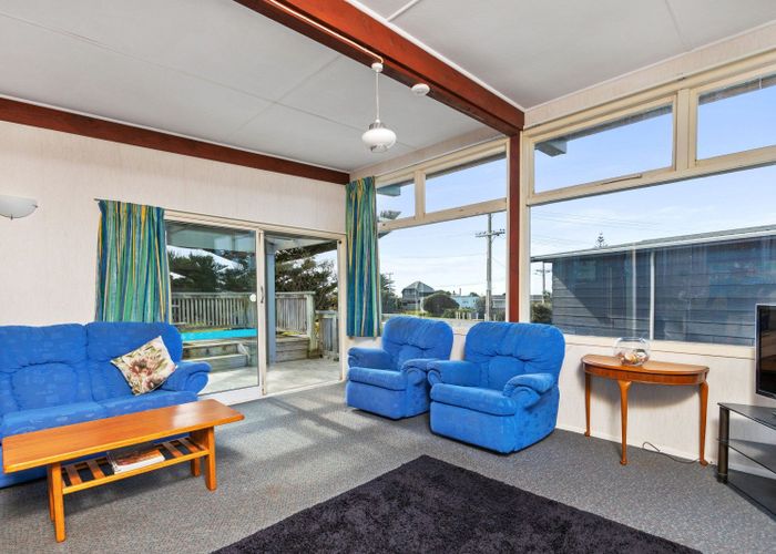  at 90 Pinedale Crescent, Riversdale Beach