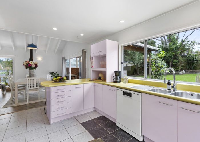  at 8 Wiriana Place, Stanmore Bay, Whangaparaoa