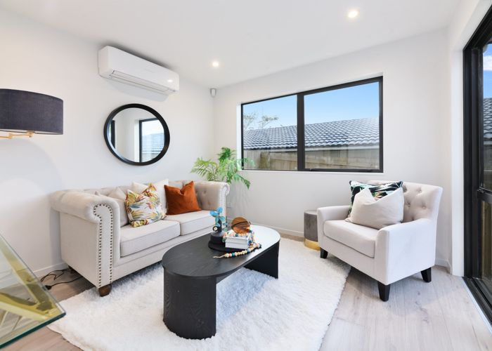  at 2/311 Albany Highway, Albany, North Shore City, Auckland