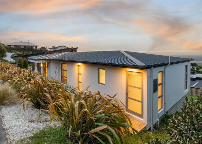  at 5 Stoneyridge Close, Mount Pleasant, Christchurch
