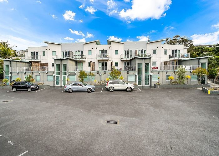  at 1-32/222 Albany Highway, Schnapper Rock, North Shore City, Auckland