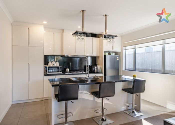  at 60 Whites Line West, Woburn, Lower Hutt