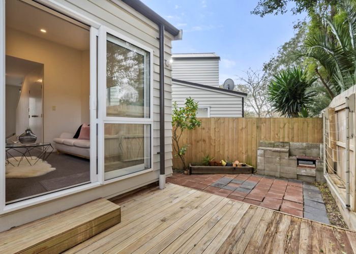  at 4/30 John Jennings Drive, Oteha, Auckland
