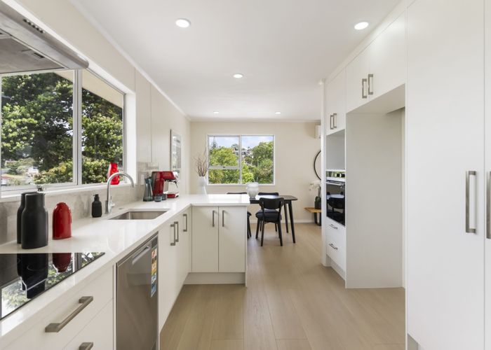  at 1/73 Girrahween Drive, Tōtara Vale, Auckland