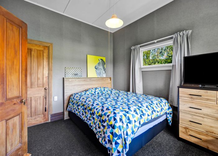  at 295 Skinner Road, Bird Road, Stratford