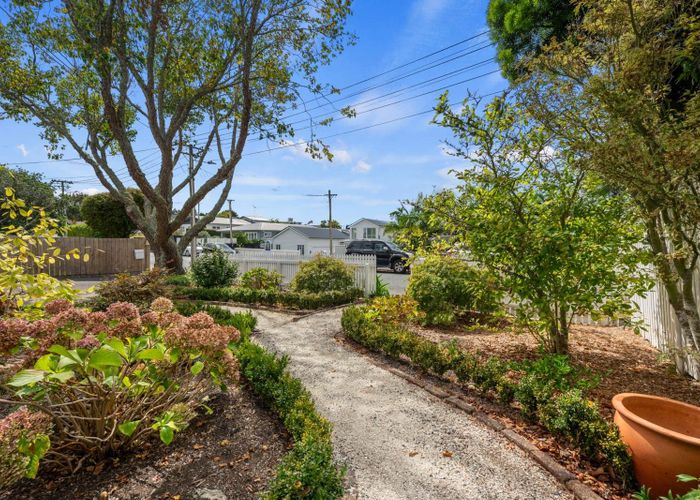  at 1/18 Church Street, Northcote Point, Auckland
