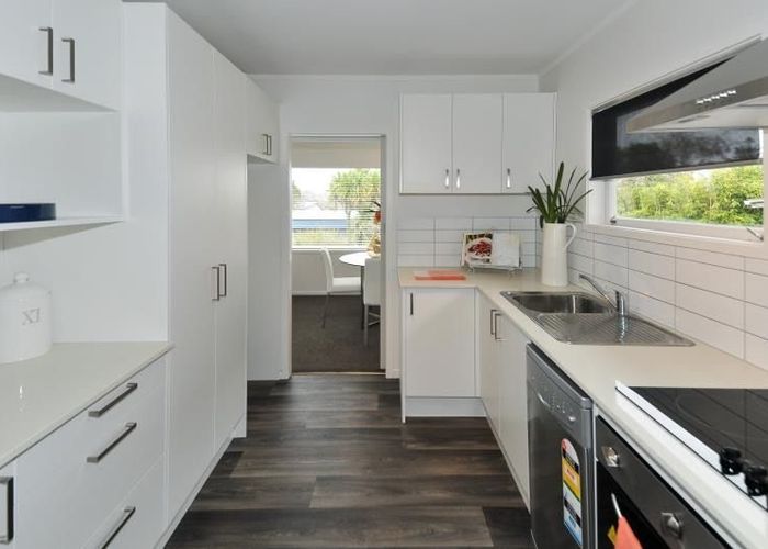  at 6 Easton Park Pde, Glenfield, North Shore City, Auckland