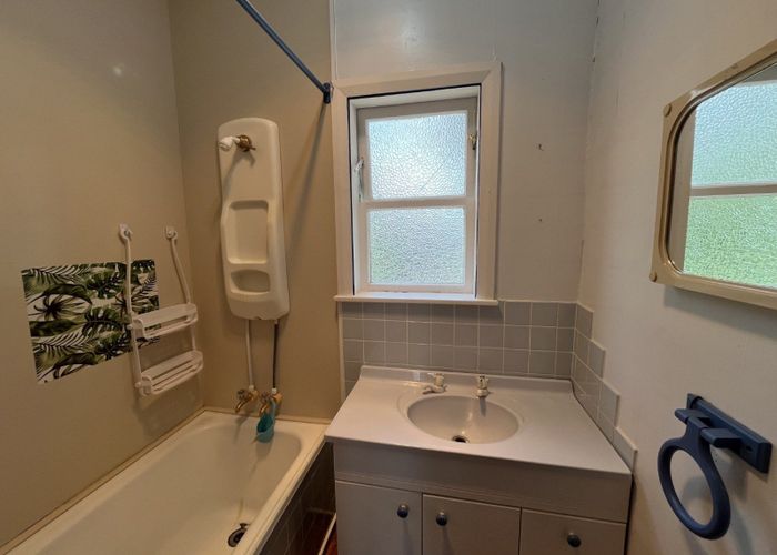  at 220 College Street, West End, Palmerston North, Manawatu / Whanganui