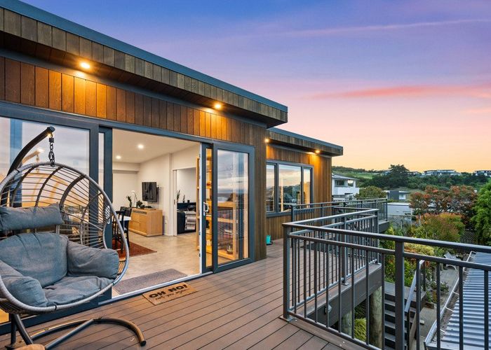  at 102 Moncks Spur Road, Redcliffs, Christchurch City, Canterbury