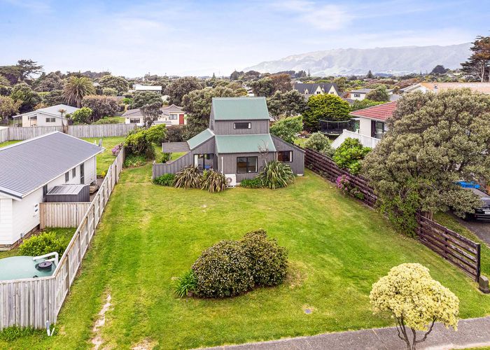  at 9 Eruini Street, Waikanae Beach, Waikanae