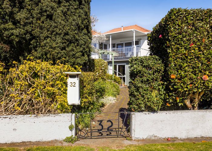  at 32 Queens Road, Glen Avon, New Plymouth, Taranaki