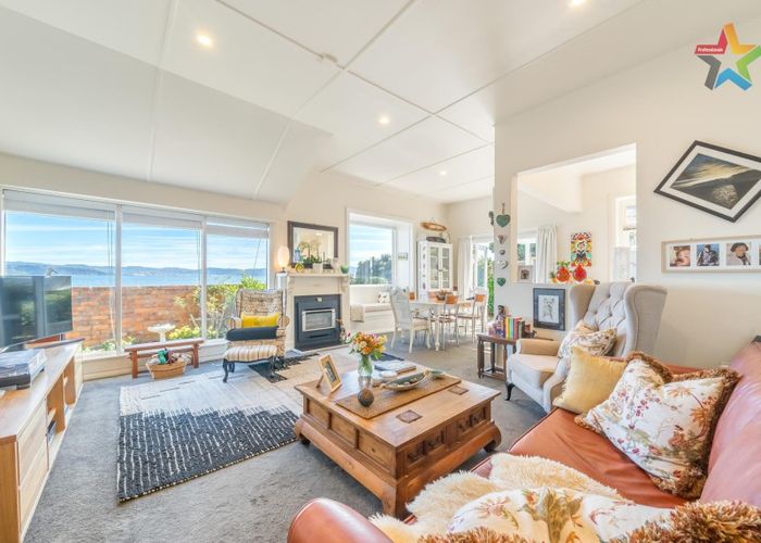  at 409 Marine Drive, Mahina Bay, Lower Hutt