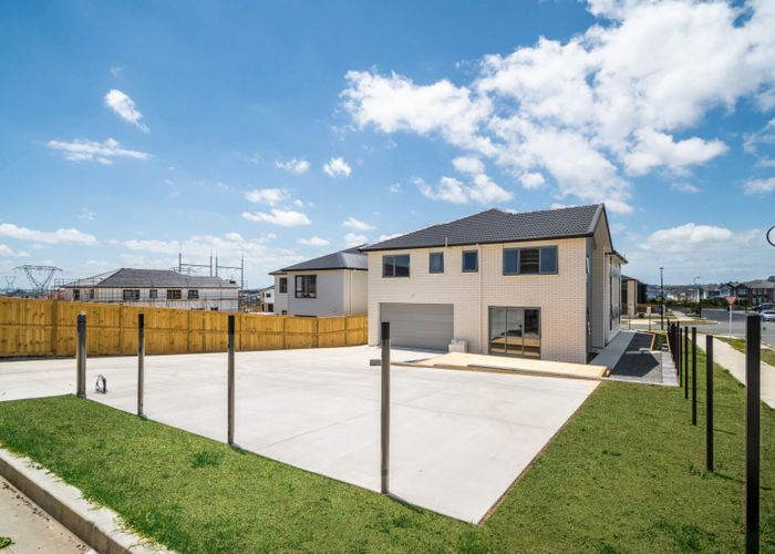  at 24 Cloonlyon Drive, Flat Bush, Auckland