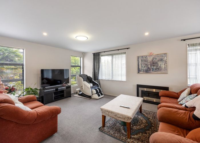  at 16 Alford Place, Huntington, Hamilton