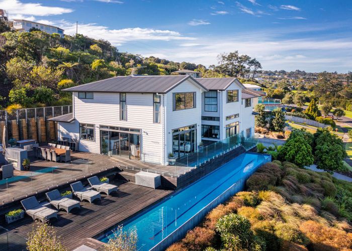  at 16 Schopolo Place, Schnapper Rock, Auckland