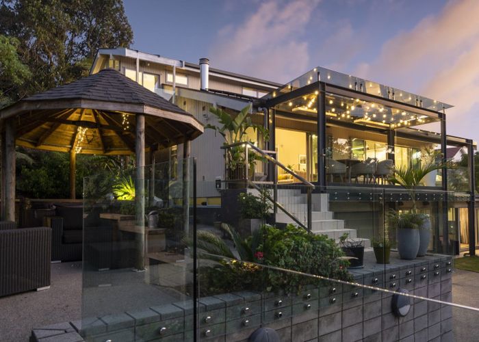  at 8 Bluff Terrace, Hillsborough, Auckland