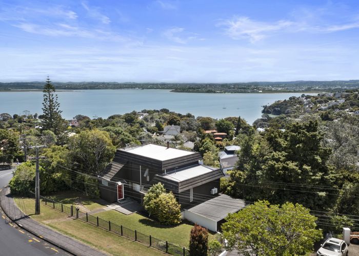  at 53 Island Bay Road, Beach Haven, North Shore City, Auckland