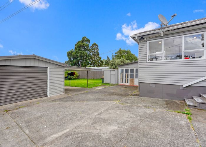  at 8 Wedgwood Avenue, Mangere East, Auckland