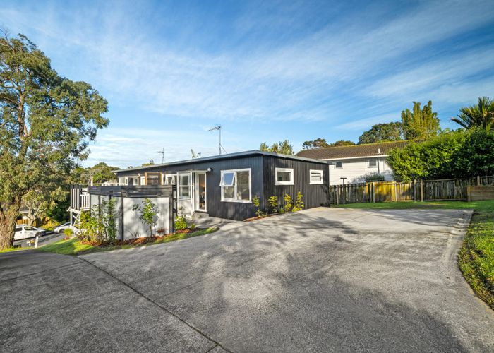  at 2/6 Tallington Crescent, Torbay, North Shore City, Auckland