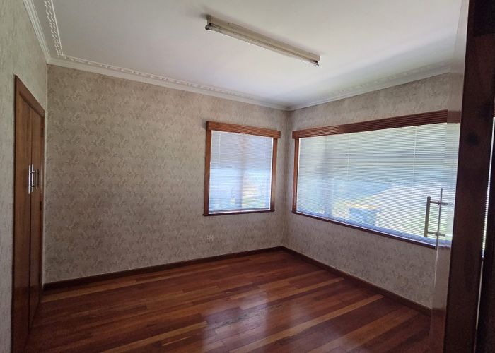  at 207 Titirangi Road, Titirangi, Waitakere City, Auckland